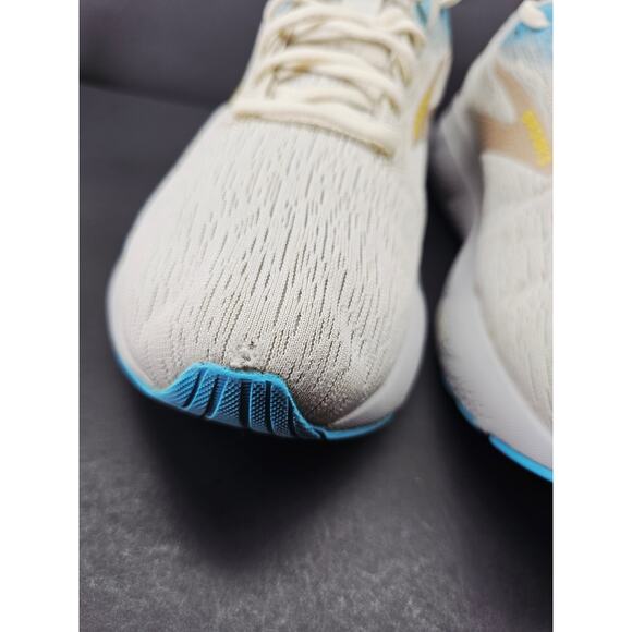 Brooks Men 8.5 Comfy footwear - Picture 7 of 11